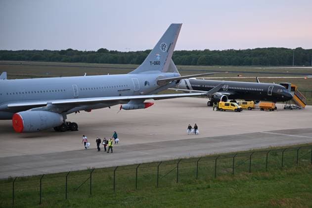 Plane carrying MV Hondius passengers arrives at Eindhoven Airport EINDHOVEN, NETHERLANDS - MAY 10: Passengers walk inside the airport after the plane repatriating 26 Dutch national passengers of the MV Hondius cruise ship, where an outbreak of hantavirus has been detected, lands at Eindhoven Air Base International airport in Eindhoven, Netherlands on May 10, 2026. The World Health Organisation (WHO) has identified six confirmed cases of hantavirus out of eight suspected cases, including three people who have died from this known but rare virus, for which there is neither a vaccine nor a treatment. Mouneb Taim Anadolu Eindhoven Netherlands. Editorial use only. Please get in touch for any other usage.  Copyright: x2026xAnadoluxMounebxTaimx