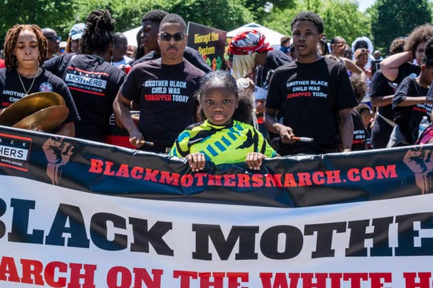 May 10, 2026, Washington, Dc, USA: A girl holds a banner for the Black Mothers March near the Lincoln Memorial. Dozens of protesters gathered on MotherÃ¢â‚¬â ¢s Day in Washington, DC to demand greater protections for Black mothers and families. Washington USA - ZUMAh204 20260510_znp_h204_005 Copyright: xRileyxHartyx