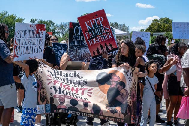 May 10, 2026, Washington, Dc, USA: Protesters hold signs at the Black Mothers March rally near the Lincoln Memorial demanding reform for Child Protective Services. The march and rally demanded greater protections for Black mothers and families. Washington USA - ZUMAh204 20260510_znp_h204_007 Copyright: xRileyxHartyx