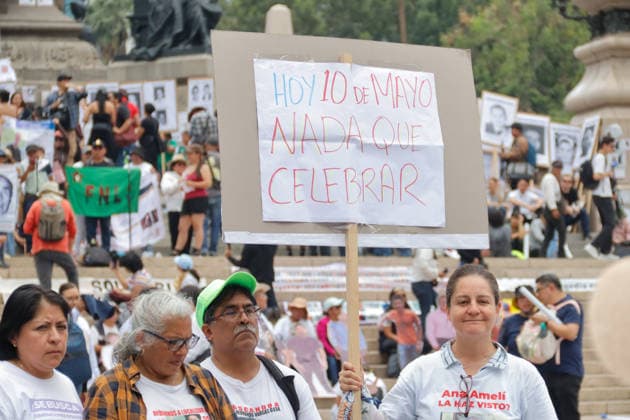 14th National March for Dignity on Mother s Day A woman holds a placard while taking part during a demonstration for the 14th National March for Dignity: Mothers Searching demanding Justice, at the Angel of Independence on the occasion of Mother s Day. on May 10, 2026 in Mexico City, Mexico. (Photo by Carlos Santiago Eyepix Group) Copyright: xCarlosxSantiago xEyepixxGroupx CS_10052026_183560