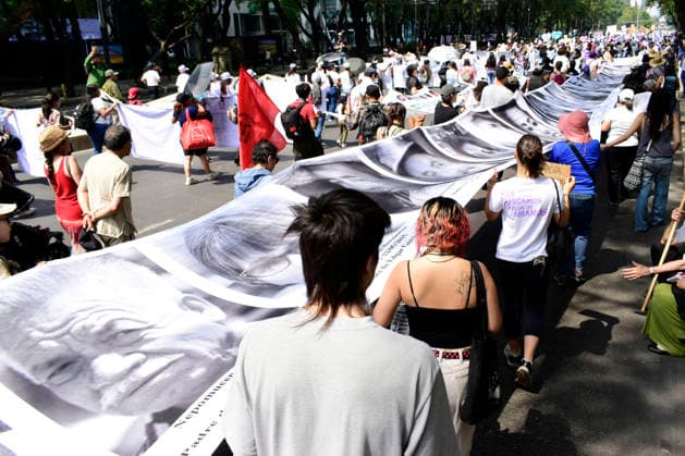 Hundreds of people take part during a Mother s Day demonstration, demanding justice for their missing relatives. on May 10, 2026 in Mexico City, Mexico. Mexico City Mexico  - ZUMAe321 20260510_zia_e321_038 Copyright: xLuisxBarronx