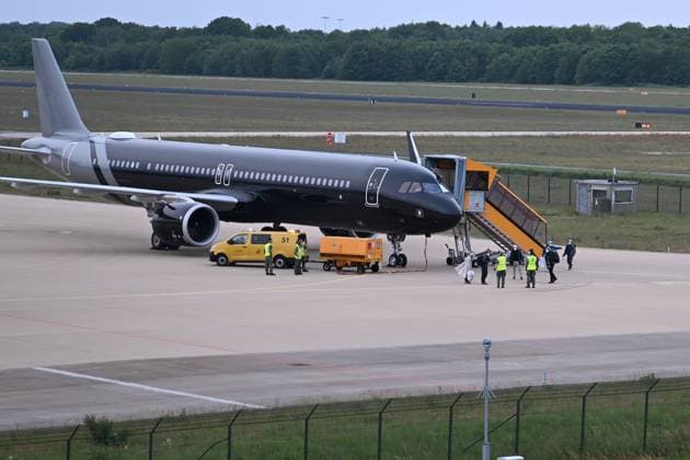 Plane carrying MV Hondius passengers arrives at Eindhoven Airport EINDHOVEN, NETHERLANDS - MAY 10: Passengers walk inside the airport after the plane repatriating 26 Dutch national passengers of the MV Hondius cruise ship, where an outbreak of hantavirus has been detected, lands at Eindhoven Air Base International airport in Eindhoven, Netherlands on May 10, 2026. The World Health Organisation (WHO) has identified six confirmed cases of hantavirus out of eight suspected cases, including three people who have died from this known but rare virus, for which there is neither a vaccine nor a treatment. Mouneb Taim Anadolu Eindhoven Netherlands. Editorial use only. Please get in touch for any other usage.  Copyright: x2026xAnadoluxMounebxTaimx