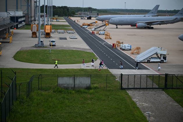 Plane carrying MV Hondius passengers arrives at Eindhoven Airport EINDHOVEN, NETHERLANDS - MAY 10: Passengers walk inside the airport after the plane repatriating 26 Dutch national passengers of the MV Hondius cruise ship, where an outbreak of hantavirus has been detected, lands at Eindhoven Air Base International airport in Eindhoven, Netherlands on May 10, 2026. The World Health Organisation (WHO) has identified six confirmed cases of hantavirus out of eight suspected cases, including three people who have died from this known but rare virus, for which there is neither a vaccine nor a treatment. Mouneb Taim Anadolu Eindhoven Netherlands. Editorial use only. Please get in touch for any other usage.  Copyright: x2026xAnadoluxMounebxTaimx
