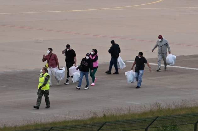 Plane carrying MV Hondius passengers arrives at Eindhoven Airport EINDHOVEN, NETHERLANDS - MAY 10: Passengers walk inside the airport after the plane repatriating 26 Dutch national passengers of the MV Hondius cruise ship, where an outbreak of hantavirus has been detected, lands at Eindhoven Air Base International airport in Eindhoven, Netherlands on May 10, 2026. The World Health Organisation (WHO) has identified six confirmed cases of hantavirus out of eight suspected cases, including three people who have died from this known but rare virus, for which there is neither a vaccine nor a treatment. Mouneb Taim Anadolu Eindhoven Netherlands. Editorial use only. Please get in touch for any other usage.  Copyright: x2026xAnadoluxMounebxTaimx
