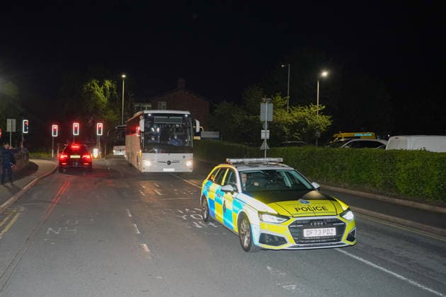 Passengers arrive at Arrowe Park Hospital in Wirral LIVERPOOL, UNITED KINGDOM - MAY 10: Passengers arrive at Arrowe Park Hospital in Wirral, Merseyside, United Kingdom on May 10, 2026, after being repatriated from the cruise ship MV Hondius following a fatal hantavirus outbreak. Ioannis Alexopoulos Anadolu Liverpool United Kingdom. Editorial use only. Please get in touch for any other usage.  Copyright: x2026xAnadoluxIoannisxAlexopoulosx