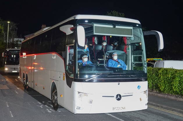Passengers arrive at Arrowe Park Hospital in Wirral LIVERPOOL, UNITED KINGDOM - MAY 10: Passengers arrive at Arrowe Park Hospital in Wirral, Merseyside, United Kingdom on May 10, 2026, after being repatriated from the cruise ship MV Hondius following a fatal hantavirus outbreak. Ioannis Alexopoulos Anadolu Liverpool United Kingdom. Editorial use only. Please get in touch for any other usage.  Copyright: x2026xAnadoluxIoannisxAlexopoulosx