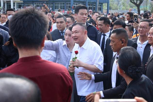 (260511) -- BANGKOK, May 11, 2026 -- Former Thai Prime Minister Thaksin Shinawatra (C) greets supporters after being released on parole from the Klong Prem Central Prison in Bangkok, Thailand, May 11, 2026. Thailand s former prime minister Thaksin Shinawatra was released on parole on Monday morning from Bangkok s Klong Prem Central Prison. ) THAILAND-BANGKOK-FORMER PM-THAKSIN SHINAWATRA SunxWeitong 