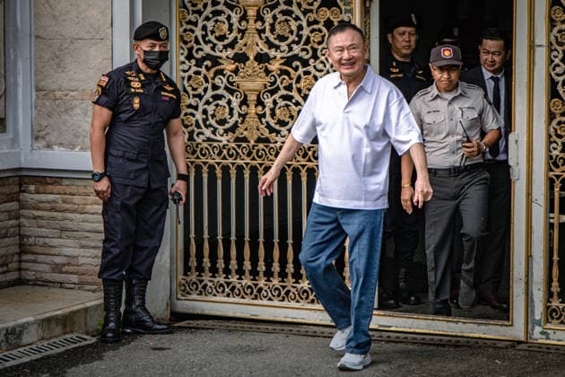 May 11, 2026, Bangkok, Bangkok, Thailand: May 11.2026,Bangkok,Thailand,Thaksin Shinawatra, Thailand s former prime minister, embraces his family as he departs from Klong Prem Central Prison in Bangkok, Thailand. Thaksin Shinawatra‹ walked out of a Bangkok prison to the cheers of loyal supporters. Bangkok Thailand - ZUMAw215 20260511_zip_w215_003 Copyright: xWissarutxWeerasoponx