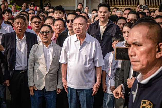 May 11, 2026, Bangkok, Bangkok, Thailand: May 11.2026,Bangkok,Thailand,Thaksin Shinawatra, Thailand s former prime minister, embraces his family as he departs from Klong Prem Central Prison in Bangkok, Thailand. Thaksin Shinawatra‹ walked out of a Bangkok prison to the cheers of loyal supporters. Bangkok Thailand - ZUMAw215 20260511_zip_w215_006 Copyright: xWissarutxWeerasoponx