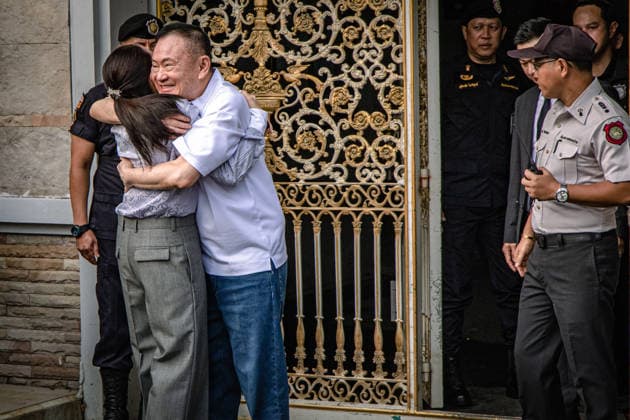 May 11, 2026, Bangkok, Bangkok, Thailand: May 11.2026,Bangkok,Thailand,Thaksin Shinawatra, Thailand s former prime minister, embraces his family as he departs from Klong Prem Central Prison in Bangkok, Thailand. Thaksin Shinawatra‹ walked out of a Bangkok prison to the cheers of loyal supporters. Bangkok Thailand - ZUMAw215 20260511_zip_w215_008 Copyright: xWissarutxWeerasoponx