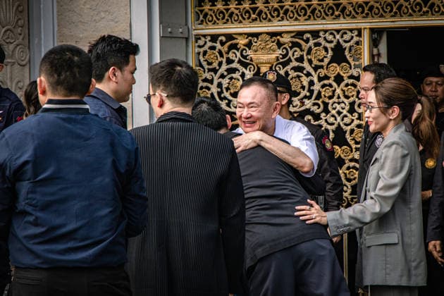 May 11, 2026, Bangkok, Bangkok, Thailand: May 11.2026,Bangkok,Thailand,Thaksin Shinawatra, Thailand s former prime minister, embraces his family as he departs from Klong Prem Central Prison in Bangkok, Thailand. Thaksin Shinawatra‹ walked out of a Bangkok prison to the cheers of loyal supporters. Bangkok Thailand - ZUMAw215 20260511_zip_w215_009 Copyright: xWissarutxWeerasoponx