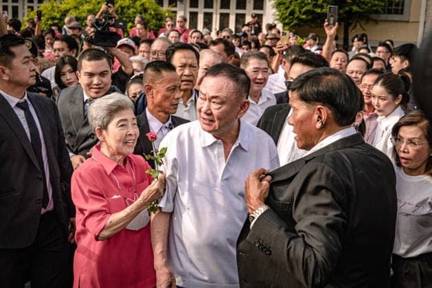 May 11, 2026, Bangkok, Bangkok, Thailand: May 11.2026,Bangkok,Thailand,Thaksin Shinawatra, Thailand s former prime minister, embraces his family as he departs from Klong Prem Central Prison in Bangkok, Thailand. Thaksin Shinawatra‹ walked out of a Bangkok prison to the cheers of loyal supporters. Bangkok Thailand - ZUMAw215 20260511_zip_w215_010 Copyright: xWissarutxWeerasoponx