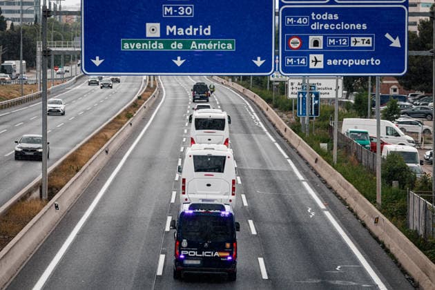 Spanish citizens from the MV Hondius cruise ship arrive in Madrid The convoy with the Spanish passengers heads along the A2 to the Hospital Central de la Defensa Gómez Ulla, on May 10, 2026, in Madrid Spain The 14 Spaniards who were traveling on the MV Hondius cruise ship affected by an outbreak of hantavirus are transferred to Hospital Gómez Ulla to begin a preventive quarantine 10 MAY 2026 Carlos Lujá Madrid Madrid Madrid Espana  Copyright: xCarlosxLujanx 7512842