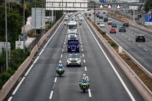 Spanish citizens from the MV Hondius cruise ship arrive in Madrid The convoy with the Spanish passengers heads along the A2 to the Hospital Central de la Defensa Gómez Ulla, on May 10, 2026, in Madrid Spain The 14 Spaniards who were traveling on the MV Hondius cruise ship affected by an outbreak of hantavirus are transferred to Hospital Gómez Ulla to begin a preventive quarantine 10 MAY 2026 PIXELADA Carlos Lujá Madrid Madrid Madrid Espana  Copyright: xCarlosxLujanx 7512843