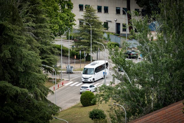 Spanish citizens from the MV Hondius cruise ship arrive in Madrid The bus with the Spanish passengers arrives at the Hospital Central de la Defensa Gómez Ulla, on May 10, 2026, in Madrid Spain The 14 Spaniards who were traveling on the MV Hondius cruise ship affected by an outbreak of hantavirus are transferred to the Hospital Gómez Ulla to begin a preventive quarantine 10 MAY 2026 PIXELADA Diego Radamé Madrid Madrid Madrid Espana  Copyright: xDiegoxRadamÃ sx 7512865