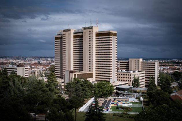 Spanish citizens from the MV Hondius cruise ship arrive in Madrid Outside the Gómez Ulla Central Defense Hospital on May 10, 2026, in Madrid Spain The 14 Spaniards on the MV Hondius cruise ship suffering from an outbreak of hantavirus are transferred to the Gómez Ulla Hospital to begin a preventive quarantine 10 MAY 2026 Diego Radamé Madrid Madrid Madrid Espana  Copyright: xDiegoxRadamÃ sx 7512868