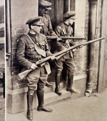 RECORD DATE NOT STATED Photograph of armed soldiers guarding the four court after the battle of the four courts Photograph of armed soldiers guarding the four court after the battle of the four courts, Dublin. Dated 1916 Editorial use only. All other uses to be cleared with the copyright owner (World History Archive), in advance., WHA_058_0105.jpg, Armed soldiers; Four Courts; Dublin; Battle of the Four Courts; 1916; Soldiers guarding; Historical; Military; Ireland; Conflict; War; Protection; Security; Uniforms; Guns; History; Irish Rebellion; Rebellion; Revolution; Armed forces; Defense; Guarding; Architecture; Building; Courthouse; Dublin history; Irish history; Irish independence; Nationalism; Rebellion aftermath; Irish Civil War. Copyright: xWorldxHistoryxArchivex