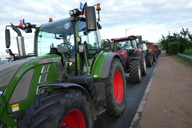 Farmers demonstration in front of the Feyzin refinery near Lyon LYON, FRANCE - MAY 11: French farmers stage a protest near the Feyzin oil refinery south of Lyon, demanding a cut in prices for non-road diesel fuel used in agriculture in France on May 11, 2026. Dozens of farmers, including members of the Coordination Rurale union and independent producers, gathered near the refinery and fuel depot in Feyzin. Protesters described the action as a semi-blockade and said they wanted to draw attention to soaring fuel costs weighing on the farming sector. Mathieu Prudhomme Anadolu Lyon France. Editorial use only. Please get in touch for any other usage.  Copyright: x2026xAnadoluxMathieuxPrudhommex