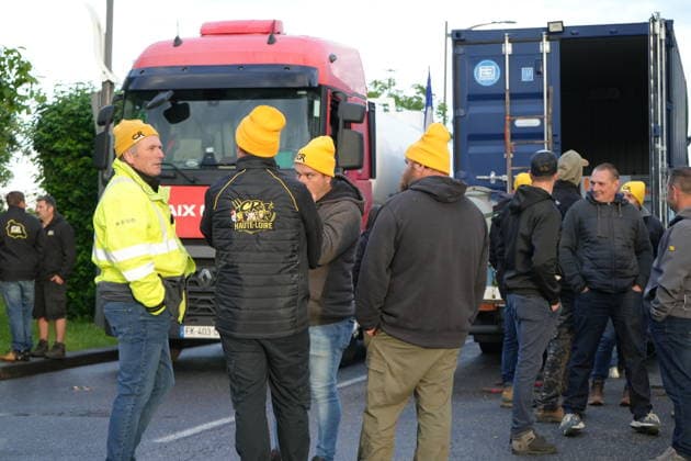 Farmers demonstration in front of the Feyzin refinery near Lyon LYON, FRANCE - MAY 11: French farmers stage a protest near the Feyzin oil refinery south of Lyon, demanding a cut in prices for non-road diesel fuel used in agriculture in France on May 11, 2026. Dozens of farmers, including members of the Coordination Rurale union and independent producers, gathered near the refinery and fuel depot in Feyzin. Protesters described the action as a semi-blockade and said they wanted to draw attention to soaring fuel costs weighing on the farming sector. Mathieu Prudhomme Anadolu Lyon France. Editorial use only. Please get in touch for any other usage.  Copyright: x2026xAnadoluxMathieuxPrudhommex