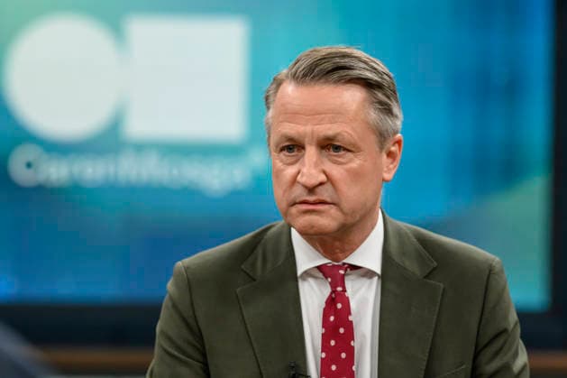 in the picture from l Nikolaus Blome, Head of Politics and Society RTL ntv, GER, Berlin, Studio, guest of Caren Miosga, Polittalk, TV, format, recording, Das Erste, from Adlershof at Studio 20, topic How does the SPD want to regain trust, Ms. Schwesig 10 05 2026 Copyright: HMBxMedia UwexKoch