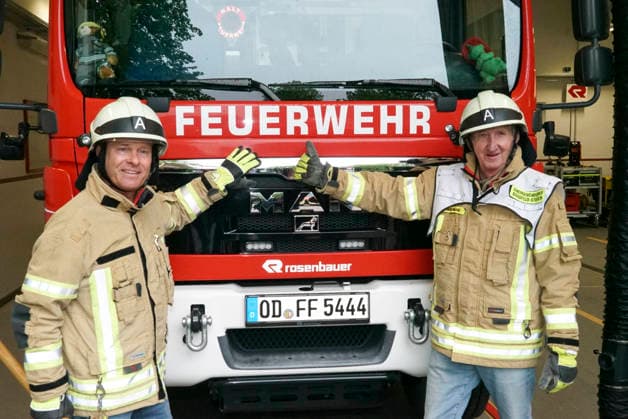 CNTV KRUEGER Mike Krueger actor and Hinnerk Baumgarten NDR presenter fire department outfit protective helmet axe and fire hose as guest supporter of the campaign Respect for rescuers with the volunteer fire department Bargfeld Stegen in the fire station on 11 05 2026 in Bargfeld Stegen municipality in the district Stormarn in Schleswig Holstein Schleswig Holstein Germa