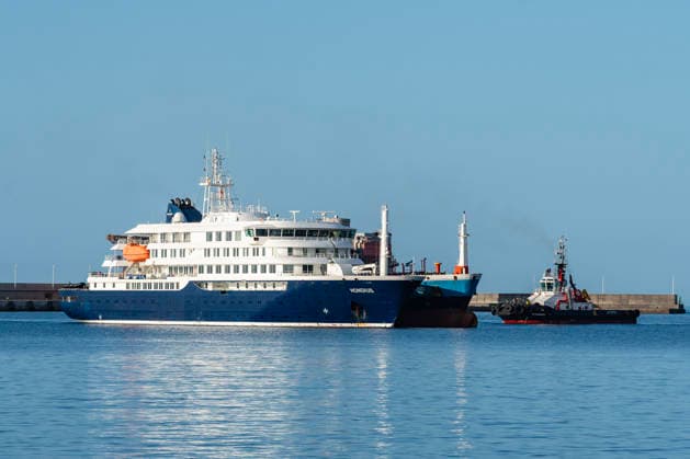 The evacuation of passengers of the cruise ship with hantavirus continues The cruise ship MV Hondius anchored in the port of Granadilla waiting to refuel and receive the necessary supplies to travel to the Netherlands, on May 11, 2026, in Granadilla de Abona, Tenerife, Canary Islands Spain The operation of evacuation of passengers and crew of the MV Hondius , After the Spanish passengers, who were the first to leave the ship and have already arrived in Madrid, followed by nationals from France, the Netherlands, the United Kingdom and Canada 11 MAY 2026 Europa Press Canarias 11 05 2026 Granadilla de Abona, Tenerife, Tenerife, I Granadilla de Abona, Tenerife, I Spain Copyright: xEuropaxPressxCanariasx 7514592