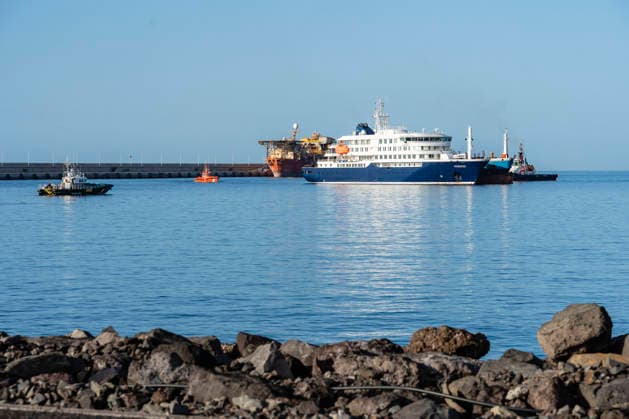 The evacuation of passengers of the cruise ship with hantavirus continues The cruise ship MV Hondius anchored in the port of Granadilla waiting to refuel and receive the necessary supplies to travel to the Netherlands, on May 11, 2026, in Granadilla de Abona, Tenerife, Canary Islands Spain The operation of evacuation of passengers and crew of the MV Hondius , After the Spanish passengers, who were the first to leave the ship and have already arrived in Madrid, followed by nationals from France, the Netherlands, the United Kingdom and Canada 11 MAY 2026 Europa Press Canarias 11 05 2026 Granadilla de Abona, Tenerife, Tenerife, I Granadilla de Abona, Tenerife, I Spain Copyright: xEuropaxPressxCanariasx 7514595