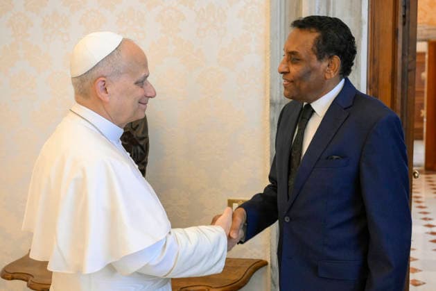 ITALY - POPE LEO XIV RECEIVES MR KAMIL AL-TAYBED IDRIS, PRIME MINISTER OF SUDAN IN A PRIVATE AUDIENCE IN THE VATICAN - 2026 5 11 Italy,Vatican,Rome 2026 5 11 Papa leone XIV receives Mr. Kamil Al-Tayeb Idris, Prime Minister of Sudan, in a private audience in The Vatican. EDITORIAL USE ONLY - NO BOOKS Copyright: xVATICANxMEDIAx