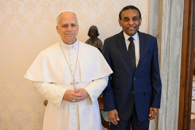 ITALY - POPE LEO XIV RECEIVES MR KAMIL AL-TAYBED IDRIS, PRIME MINISTER OF SUDAN IN A PRIVATE AUDIENCE IN THE VATICAN - 2026 5 11 Italy,Vatican,Rome 2026 5 11 Papa leone XIV receives Mr. Kamil Al-Tayeb Idris, Prime Minister of Sudan, in a private audience in The Vatican. EDITORIAL USE ONLY - NO BOOKS Copyright: xVATICANxMEDIAx