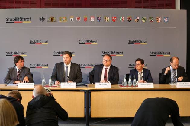 Berlin, Germany, 11 05 2026 Bundesrat Press conference on the 35th meeting of the Stability Council L R NRW Finance Minister Marcus Optendrenk CDU , Federal Minister of Finance Lars Klingbeil SPD , Bremens Finance Senator Björn Fecker Greens , Press Spokesman Matthias Makosch, Advisory Board Thiess Büttner Copyright: xdtsxNachrichtenagenturx dts_118601