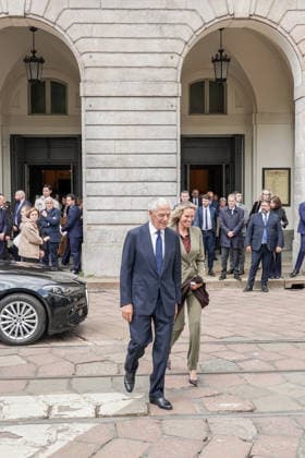 IPA84567409 - MILANO - Teatro alla Scala, il presidente del gruppo Pirelli, Marco Tronchetti Provera, all uscita dalla cerimonia in occasione degli 80 anni del concerto di riapertura della Scala ricostruita dopo i bombardamenti della seconda guerra mondiale. 11 maggio  Copyright: xEmanuelexRobertoxDexCarlix xx 84567409