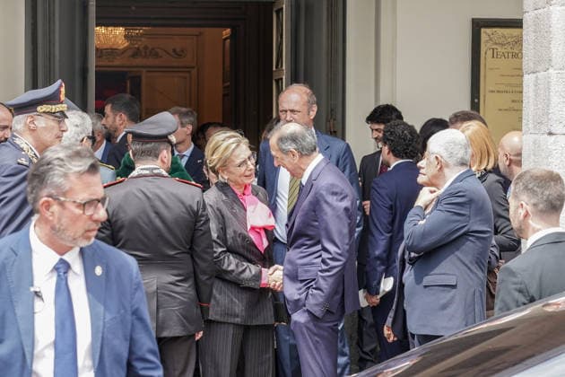 IPA84567415 - MILANO - Teatro alla Scala, Giuseppe Sala, sindaco di Milano, in uscita dalla cerimonia in occasione degli 80 anni del concerto di riapertura della Scala ricostruita dopo i bombardamenti della seconda guerra mondiale. 11 maggio  Copyright: xEmanuelexRobertoxDexCarlix xx 84567415