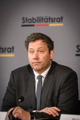 Berlin, Press conference on the 35th meeting of the Stability Council with Lars Klingbeil Press conference on the 35th meeting of the Stability Council with Finance Minister Lars Klingbeil SPD , Thiess Büttner Chairman of the