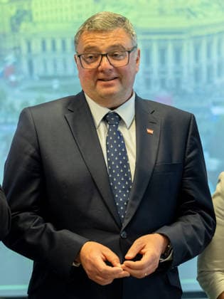 20260511 Lokalaugenschein im ESC-Einsatzstab der Landespolizeidirektion Wien WIEN, OESTERREICH - MAI 11: Staatssekretaer im Bundesministerium fuer Inneres Joerg Leichtfried (SPOe) beim Lokalaugenschein - im ESC-Einsatzstab der Landespolizeidirektion Wien in der Landespolizeidirektion Wien am 11. Mai 2026 in Wien, Oesterreich. 260511_SEPA_10_054 Copyright: xMichaelxIndrax SEPAxMedia