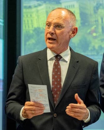 20260511 Lokalaugenschein im ESC-Einsatzstab der Landespolizeidirektion Wien WIEN, OESTERREICH - MAI 11: Bundesminister fuer Inneres Gerhard Karner (OeVP) beim Lokalaugenschein - im ESC-Einsatzstab der Landespolizeidirektion Wien in der Landespolizeidirektion Wien am 11. Mai 2026 in Wien, Oesterreich. 260511_SEPA_10_044 Copyright: xMichaelxIndrax SEPAxMedia