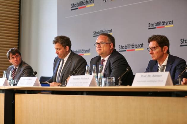 Berlin, Germany, 11 05 2026 Bundesrat Press conference on the 35th meeting of the Stability Council L R NRW Finance Minister Marcus Optendrenk CDU , Federal Minister of Finance Lars Klingbeil SPD , Bremens Finance Senator Björn Fecker Greens , Press Spokesman Matthias Makosch Copyright: xdtsxNachrichtenagenturx dts_118647