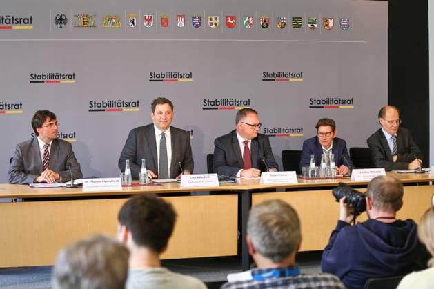 Berlin, Germany, 11 05 2026 Bundesrat Press conference on the 35th meeting of the Stability Council L R NRW Finance Minister Marcus Optendrenk CDU , Federal Minister of Finance Lars Klingbeil SPD , Bremens Finance Senator Björn Fecker Greens , Press Spokesman Matthias Makosch, Advisory Board Thiess Büttner Copyright: xdtsxNachrichtenagenturx dts_118662