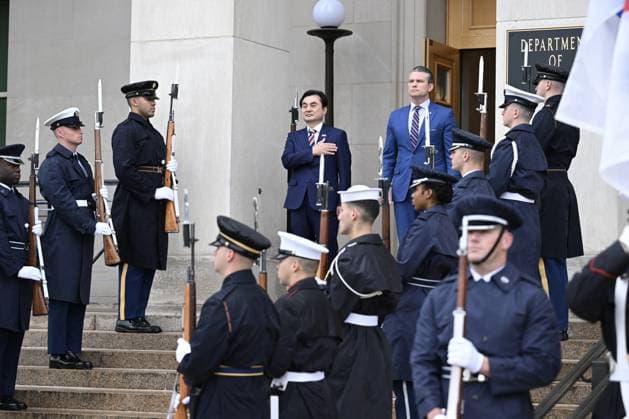 US and South Korean defense chiefs meet at Pentagon in Washington WASHINGTON DC, UNITED STATES - MAY 11: US Defense Secretary Pete Hegseth (R) meets South Korean Defense Minister Ahn Gyu-back (L) at the Pentagon in Washington. DC, United States, on May 11, 2026. Fatih Aktas Anadolu Washington United States. Editorial use only. Please get in touch for any other usage.  Copyright: x2026xAnadoluxFatihxAktasx