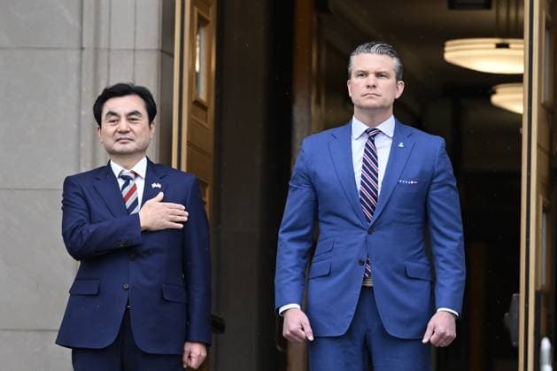 US and South Korean defense chiefs meet at Pentagon in Washington WASHINGTON DC, UNITED STATES - MAY 11: US Defense Secretary Pete Hegseth (R) meets South Korean Defense Minister Ahn Gyu-back (L) at the Pentagon in Washington. DC, United States, on May 11, 2026. Fatih Aktas Anadolu Washington United States. Editorial use only. Please get in touch for any other usage.  Copyright: x2026xAnadoluxFatihxAktasx