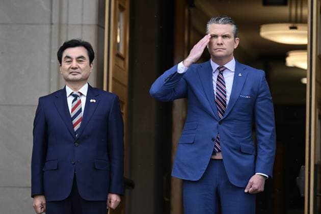 US and South Korean defense chiefs meet at Pentagon in Washington WASHINGTON DC, UNITED STATES - MAY 11: US Defense Secretary Pete Hegseth (R) meets South Korean Defense Minister Ahn Gyu-back (L) at the Pentagon in Washington. DC, United States, on May 11, 2026. Fatih Aktas Anadolu Washington United States. Editorial use only. Please get in touch for any other usage.  Copyright: x2026xAnadoluxFatihxAktasx