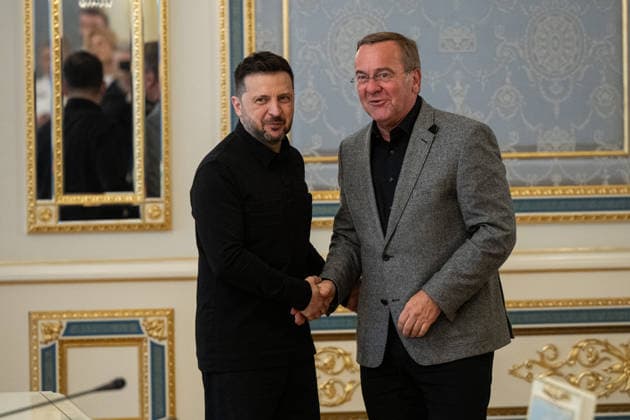 Ukrainian President Zelenskyy meets German Defence Minister Pistorius in Kyiv KYIV, UKRAINE - MAY 11: Ukrainian President Volodymyr Zelenskyy (L) meets with German Defence Minister Boris Pistorius (R) in Kyiv, Ukraine, on May 11, 2026. Danylo Antoniuk Anadolu Kyiv Ukraine. Editorial use only. Please get in touch for any other usage.  Copyright: x2026xAnadoluxDanyloxAntoniukx
