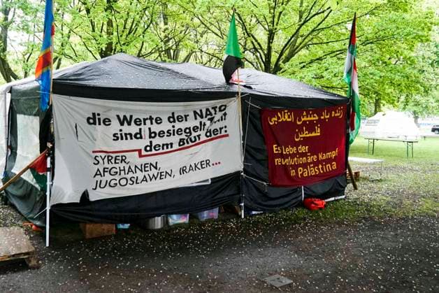 CNTV PROTESECAMP Tents banners Police surveillance at the Palestine protest camp on the Moorweide11 05 2026 Hamburg on the Moorweide The camp is constantly guarded by the police The Stop Nakba Now campaign launched at the Bridges of Resistance Camp in Hamburg with over 300 participants, international networking and debates about Gaza, media and resista