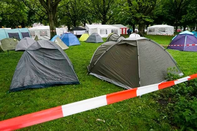 CNTV PROTESECAMP Tents banners Police surveillance at the Palestine protest camp on the Moorweide11 05 2026 Hamburg on the Moorweide The camp is constantly guarded by the police The Stop Nakba Now campaign launched at the Bridges of Resistance Camp in Hamburg with over 300 participants, international networking and debates about Gaza, media and resista