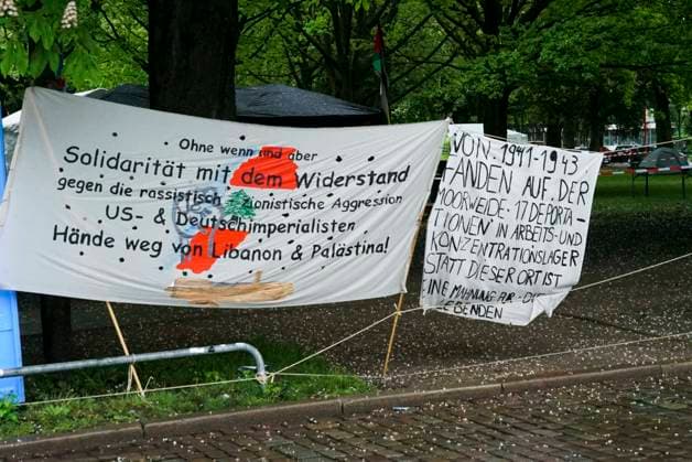 CNTV PROTESECAMP Tents banners Police surveillance at the Palestine protest camp on the Moorweide11 05 2026 Hamburg on the Moorweide The camp is constantly guarded by the police The Stop Nakba Now campaign launched at the Bridges of Resistance Camp in Hamburg with over 300 participants, international networking and debates about Gaza, media and resista