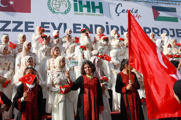 50 couples got married in a mass wedding ceremony in Gaza GAZA CITY, GAZA, PALESTINE - MAY 11: Brides are seen as 50 Palestinian couples get married in a mass wedding ceremony as part of aid efforts to the Gaza Strip organized by the Humanitarian Relief Foundation (IHH) and attended by hundreds of people in Gaza City, Gaza, Palestine, on May 11, 2026. Abdalhkem Abu Riash Anadolu Gaza City Gaza. Editorial use only. Please get in touch for any other usage.  Copyright: x2026xAnadoluxAbdalhkemxAbuxRiashx