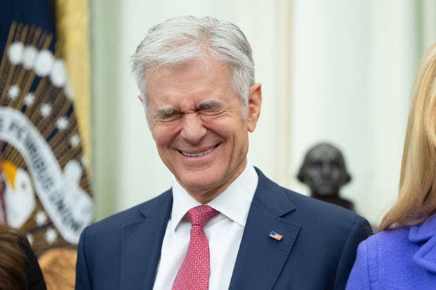 President Trump holds maternal healthcare event in Oval Office Mehmet Oz, Administrator of the Centers for Medicare and Medicaid Services laughs during an event promoting maternal healthcare in the Oval Office of the White House in Washington D.C., on Monday May 11, 2026. President Trump is meeting with healthcare workers as his administration launches Moms.gov to highlight resources for unexpected pregnancies. (Photo by Aaron Schwartz Pool ABACAPRESS.COM) Washington District of Columbia United States  Copyright: xPool ABACAx