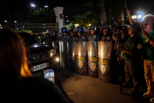 Supporters of former President Duterte protest outside Senate of the Philippines Anti-riot police stand guard as supporters of former Philippines President Rodrigo Duterte gather to protest against the arrest warrant of former Philippine National Police Chief and current Philippine Senator Ronald dela Rosa at the Philippine Senate in Manila, Philippines on May 11, 2026. The International Criminal Court (ICC) has issued an arrest warrant for the former Philippine National Police Chief Ronald dela Rosa in connection with his role in former Philippine President Rodrigo Duterte s war on drugs. MANILA PHILIPPINES  Copyright: xMatrixxImages MarkxCristinox