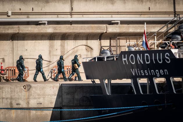 Passengers disembark from MV Hondius at Granadilla Port in Spain TENERIFE, SPAIN - MAY 11: Officers from the Guardia Civil wearing CBRN protective suits approach the MV Hondius to assist with the disembarkation of the remaining passengers at Granadilla Port in Tenerife, Canary Islands, Spain on May 11, 2026. Andres Gutierrez Anadolu Tenerife Spain. Editorial use only. Please get in touch for any other usage.  Copyright: x2026xAnadoluxAndresxGutierrezx