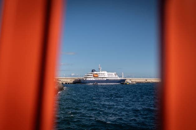Passengers disembark from MV Hondius at Granadilla Port in Spain TENERIFE, SPAIN - MAY 11: MV Hondius docks at the pier after adverse weather conditions prevented the safe disembarkation of passengers while anchored at Granadilla Port in Tenerife, Canary Islands, Spain on May 11, 2026. Andres Gutierrez Anadolu Tenerife Spain. Editorial use only. Please get in touch for any other usage.  Copyright: x2026xAnadoluxAndresxGutierrezx