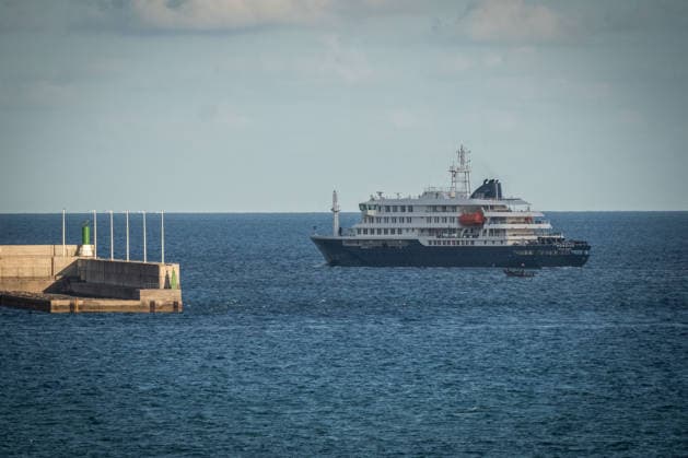 Passengers disembark from MV Hondius at Granadilla Port in Spain TENERIFE, SPAIN - MAY 11: MV Hondius departs from Granadilla Port and sets course for the Netherlands in Tenerife, Canary Islands, Spain on May 11, 2026. Andres Gutierrez Anadolu Tenerife Spain. Editorial use only. Please get in touch for any other usage.  Copyright: x2026xAnadoluxAndresxGutierrezx